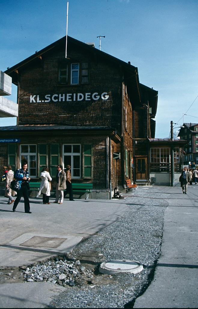 schweiz_1981_055.jpg - Bahnhof Kl. Scheidegg
